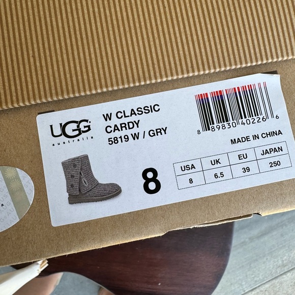 UGG women’s classic cardy boots - Picture 5 of 5